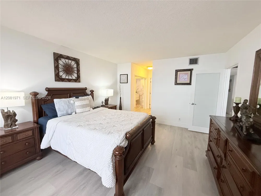 3725 S Ocean Dr #423 Hollywood, FL 33019