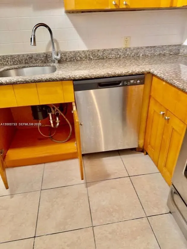 4848 NW 24th Ct #203 Lauderdale Lakes, FL 33313