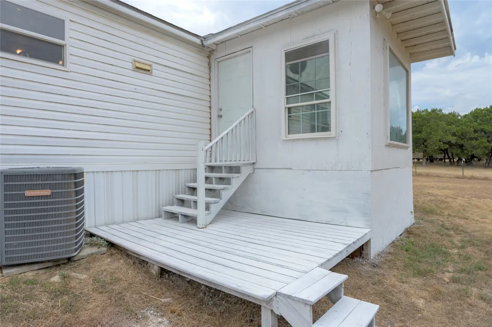 1100 Ramms Drive Florence, TX 76527