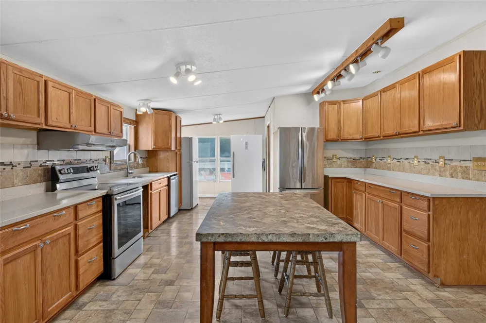 1100 Ramms Drive Florence, TX 76527