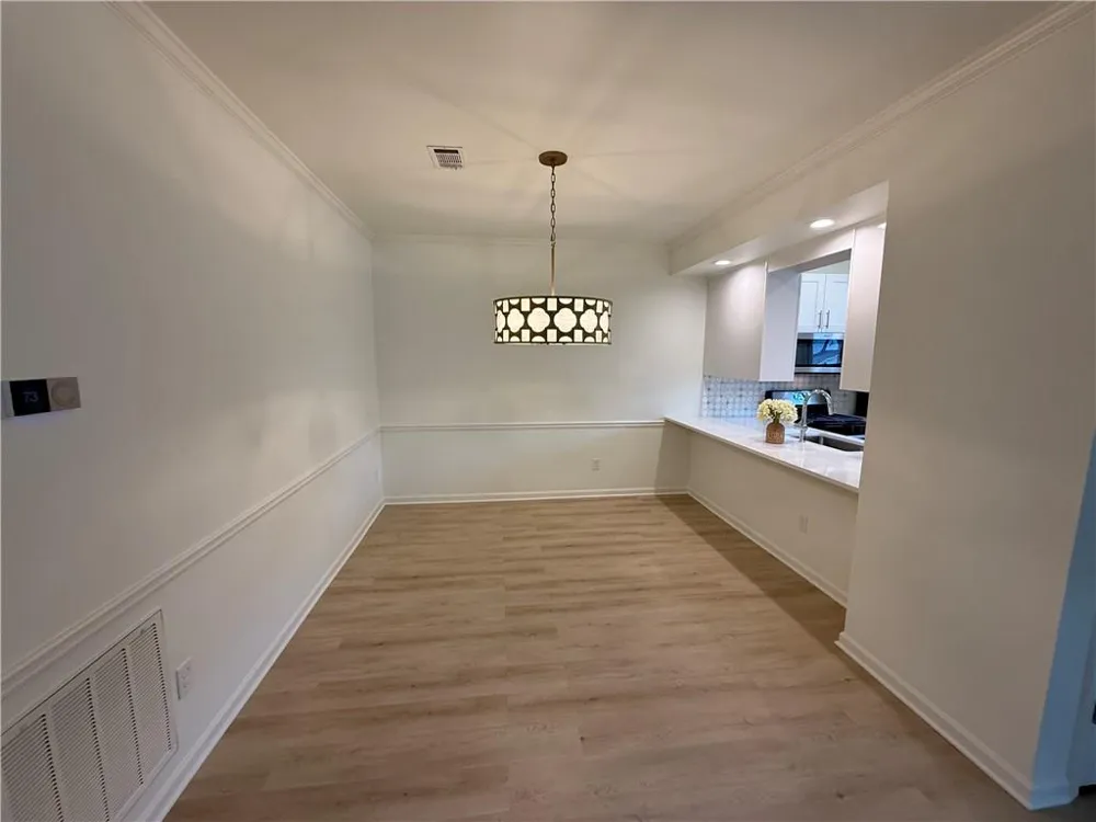 183 Victoria Way Roswell, GA 30075