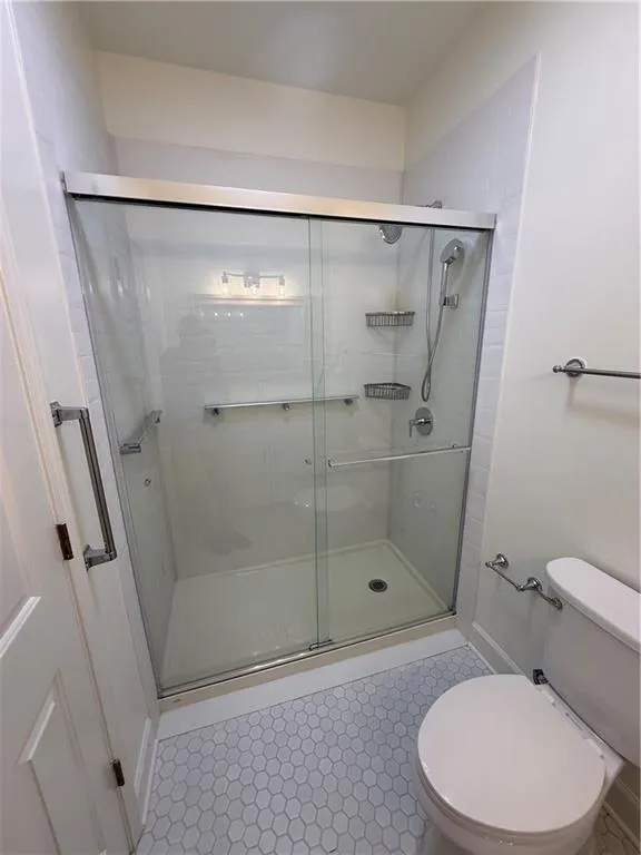 183 Victoria Way Roswell, GA 30075