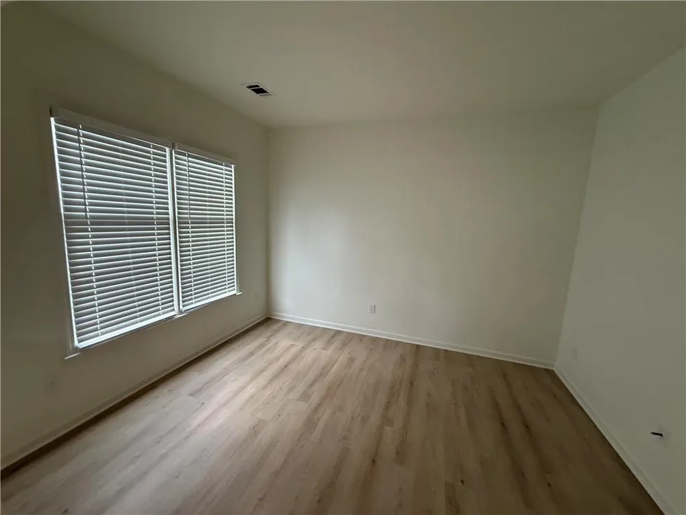 183 Victoria Way Roswell, GA 30075