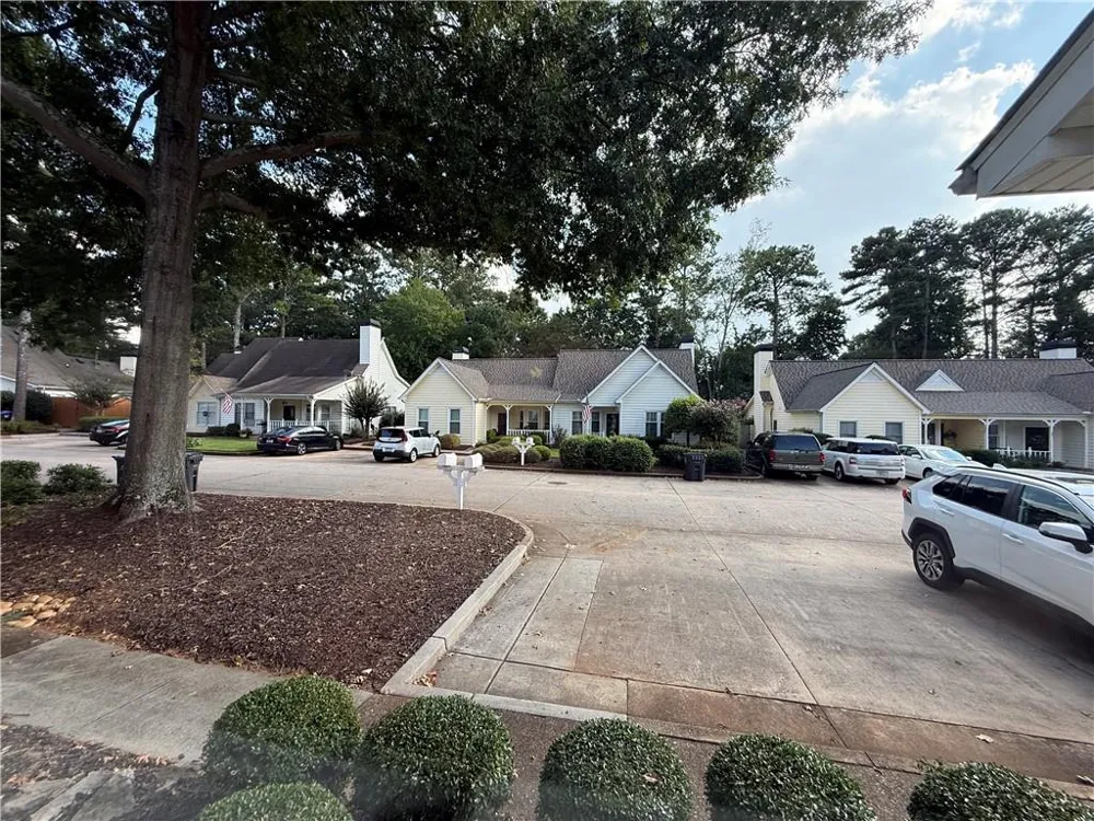183 Victoria Way Roswell, GA 30075