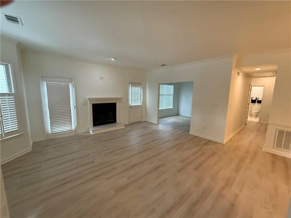 183 Victoria Way Roswell, GA 30075