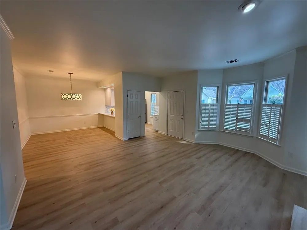 183 Victoria Way Roswell, GA 30075