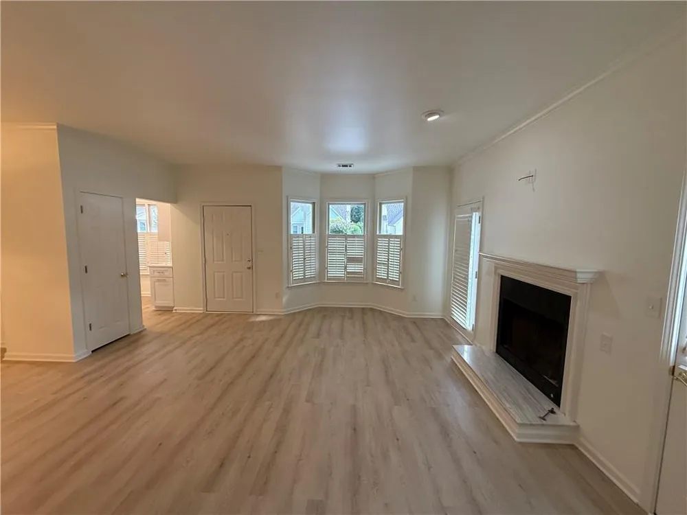 183 Victoria Way Roswell, GA 30075
