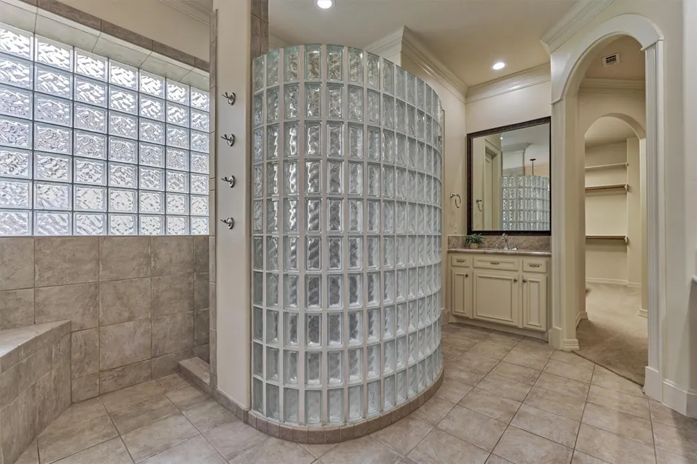 94 E Bracebridge Circle The Woodlands, TX 77382