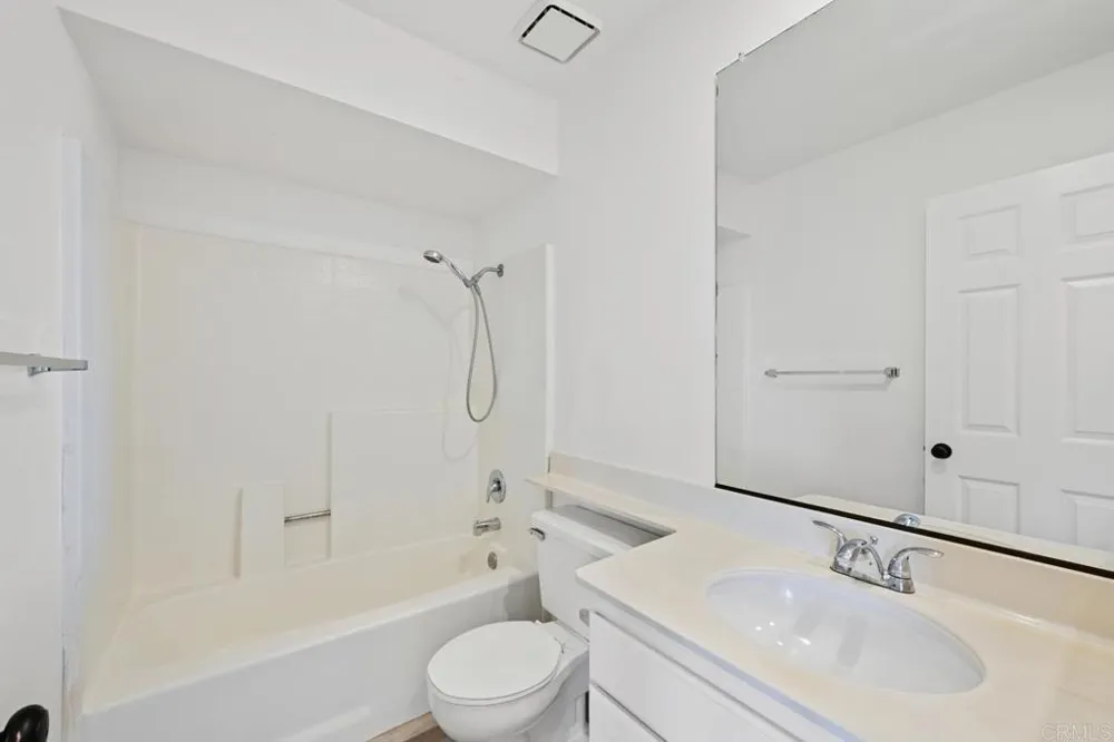 1762 Spyglass Circle Vista, CA 92081