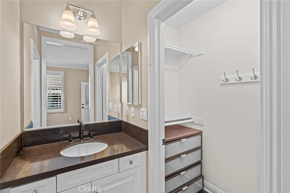 1009 Newhall Brea, CA 92821