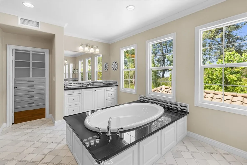 1009 Newhall Brea, CA 92821