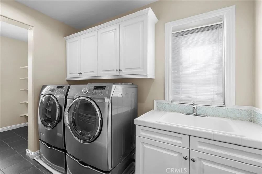 1009 Newhall Brea, CA 92821