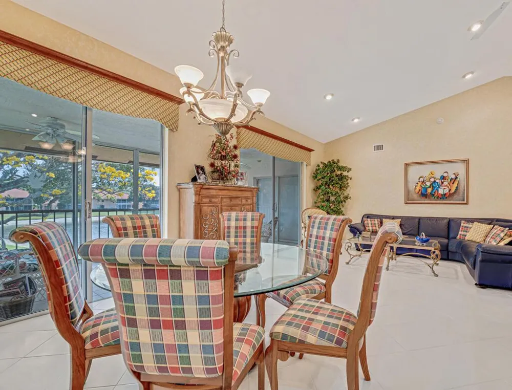 9805 Shadybrook 201 Drive #201 Boynton Beach, FL 33437