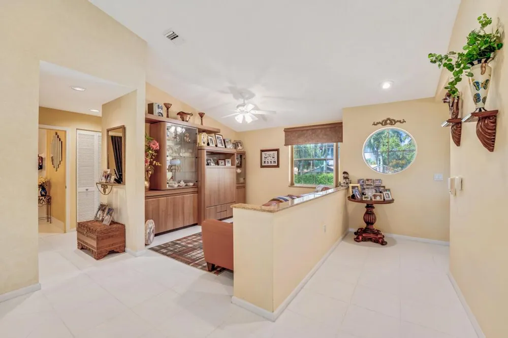 9805 Shadybrook 201 Drive #201 Boynton Beach, FL 33437