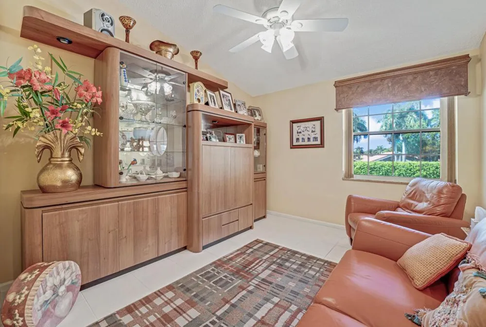 9805 Shadybrook 201 Drive #201 Boynton Beach, FL 33437