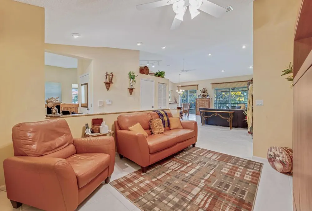 9805 Shadybrook 201 Drive #201 Boynton Beach, FL 33437