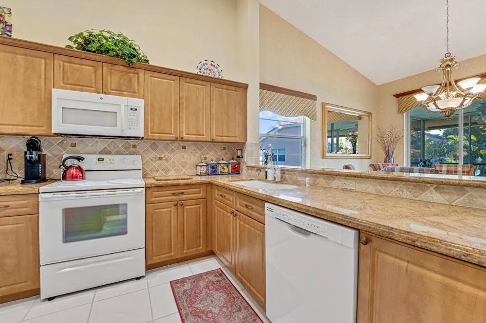 9805 Shadybrook 201 Drive #201 Boynton Beach, FL 33437