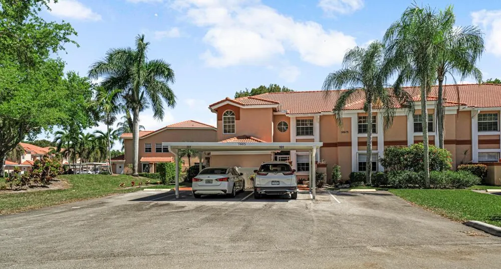 9805 Shadybrook 201 Drive #201 Boynton Beach, FL 33437