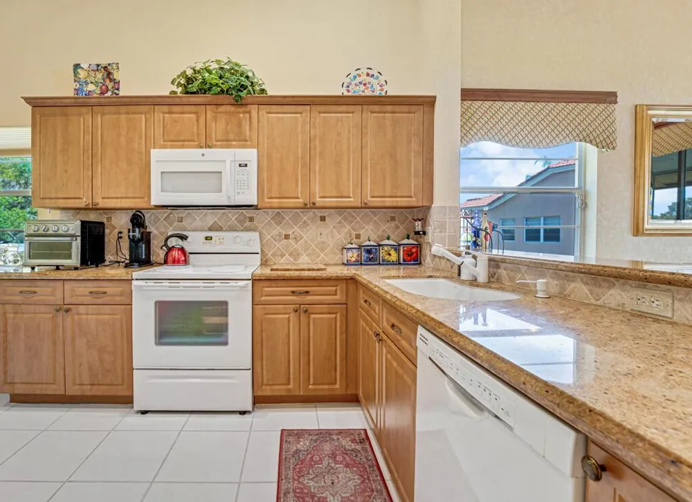 9805 Shadybrook 201 Drive #201 Boynton Beach, FL 33437