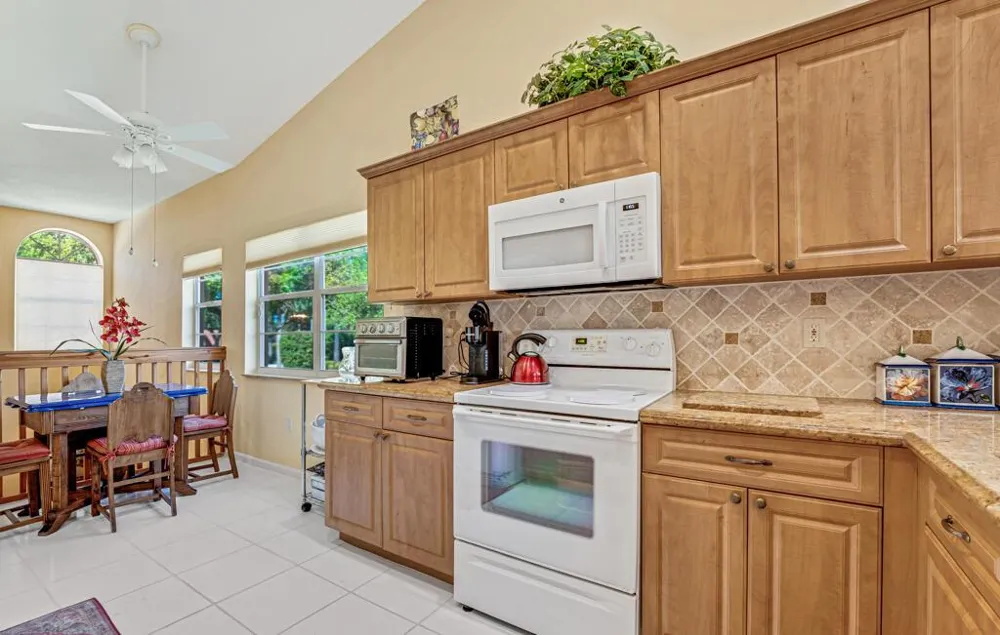 9805 Shadybrook 201 Drive #201 Boynton Beach, FL 33437