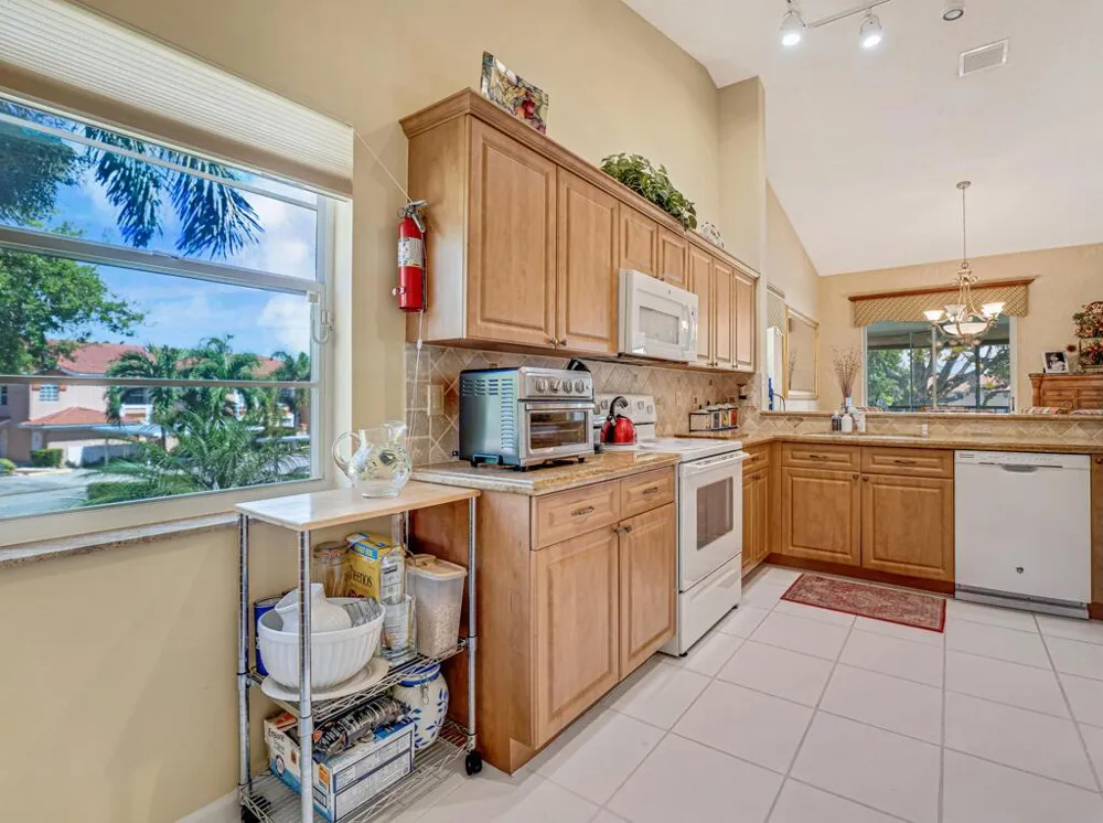 9805 Shadybrook 201 Drive #201 Boynton Beach, FL 33437