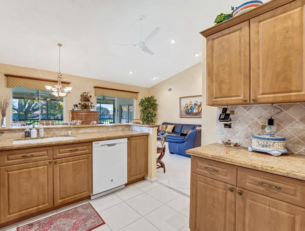 9805 Shadybrook 201 Drive #201 Boynton Beach, FL 33437