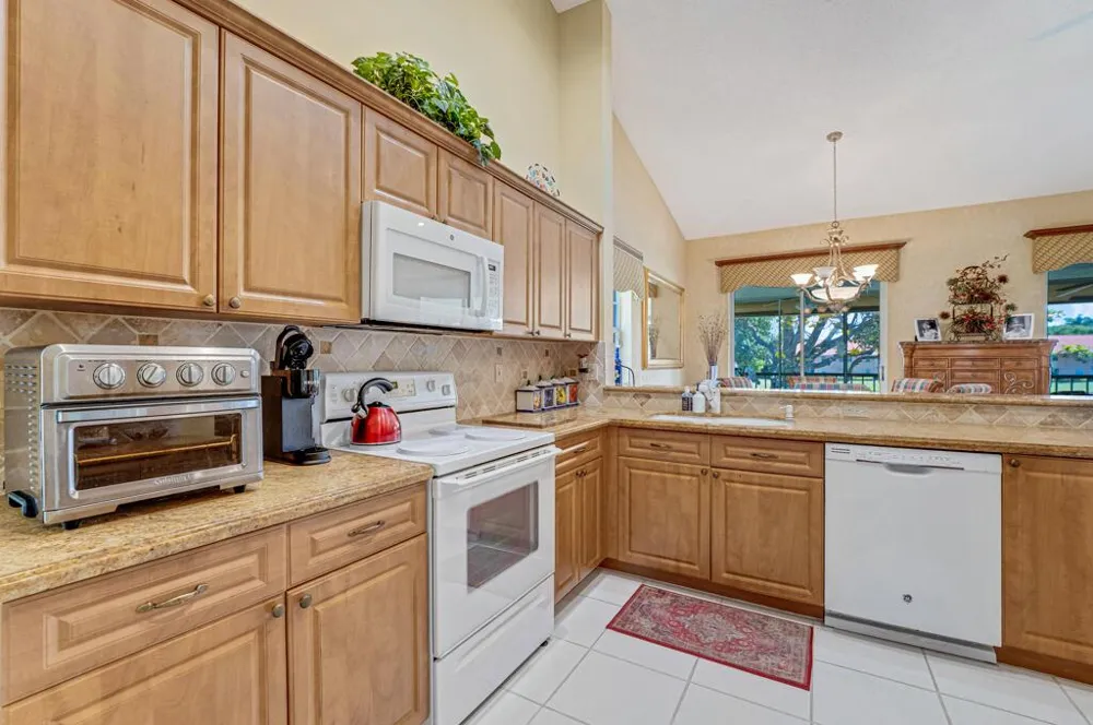 9805 Shadybrook 201 Drive #201 Boynton Beach, FL 33437