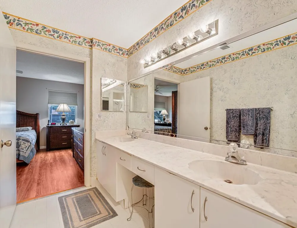 9805 Shadybrook 201 Drive #201 Boynton Beach, FL 33437