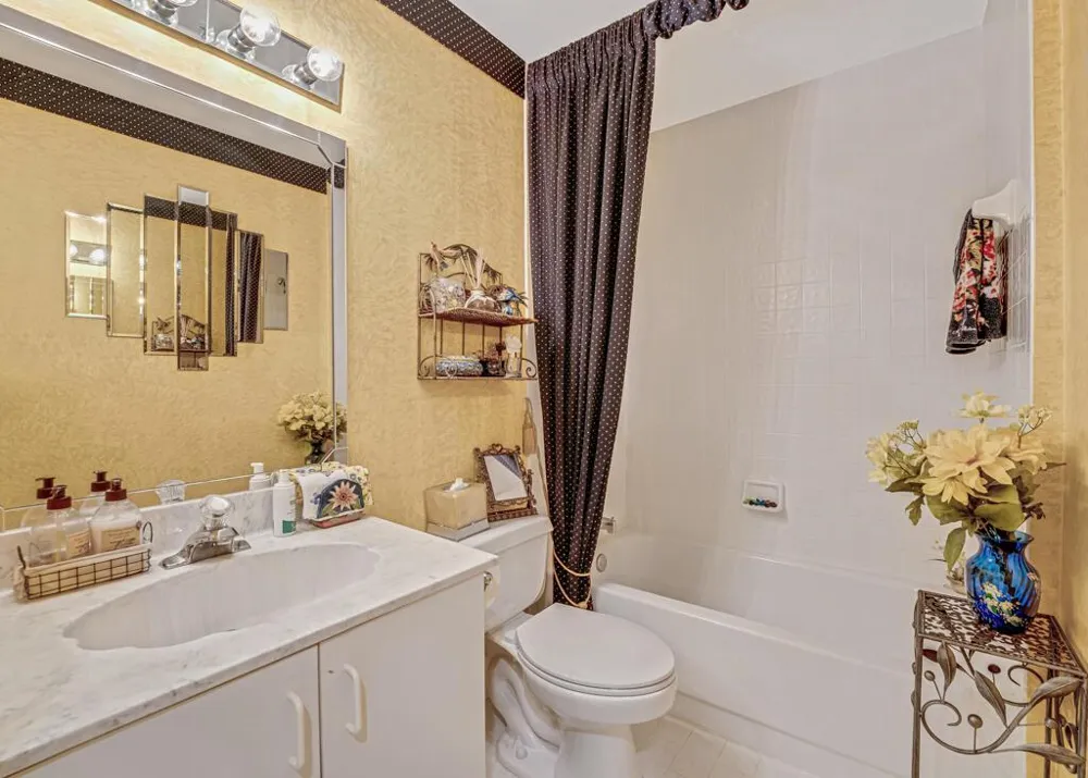 9805 Shadybrook 201 Drive #201 Boynton Beach, FL 33437