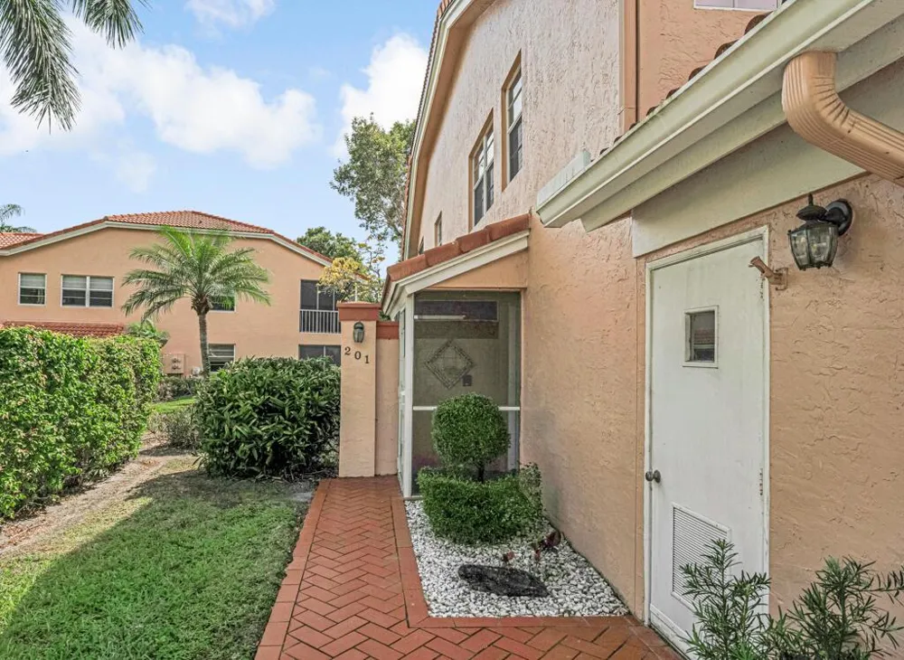 9805 Shadybrook 201 Drive #201 Boynton Beach, FL 33437