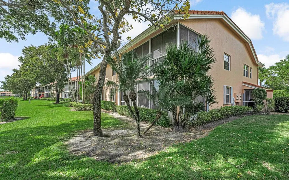9805 Shadybrook 201 Drive #201 Boynton Beach, FL 33437