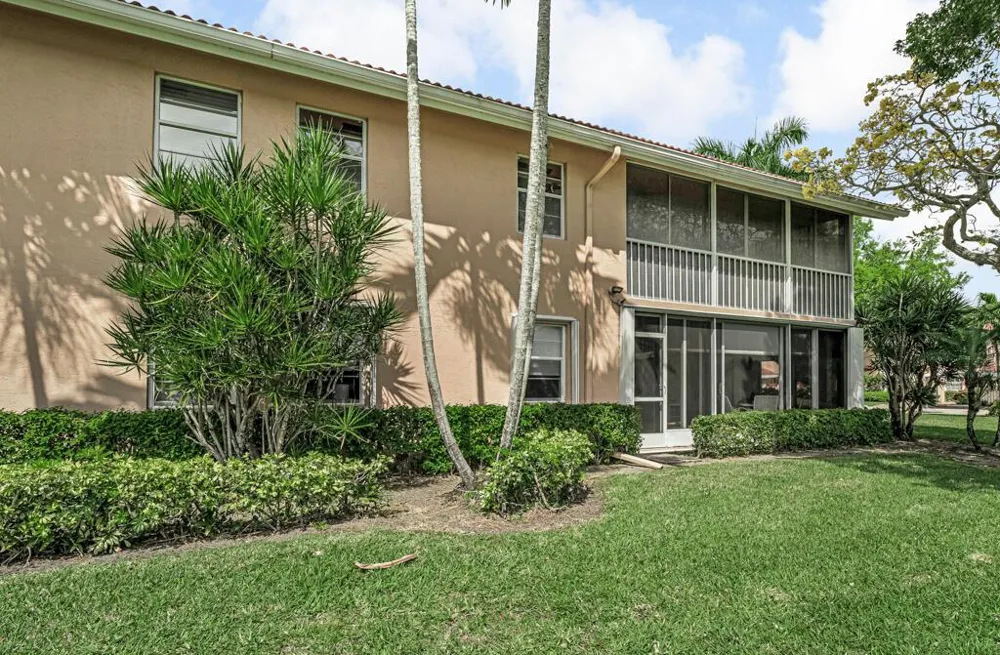 9805 Shadybrook 201 Drive #201 Boynton Beach, FL 33437