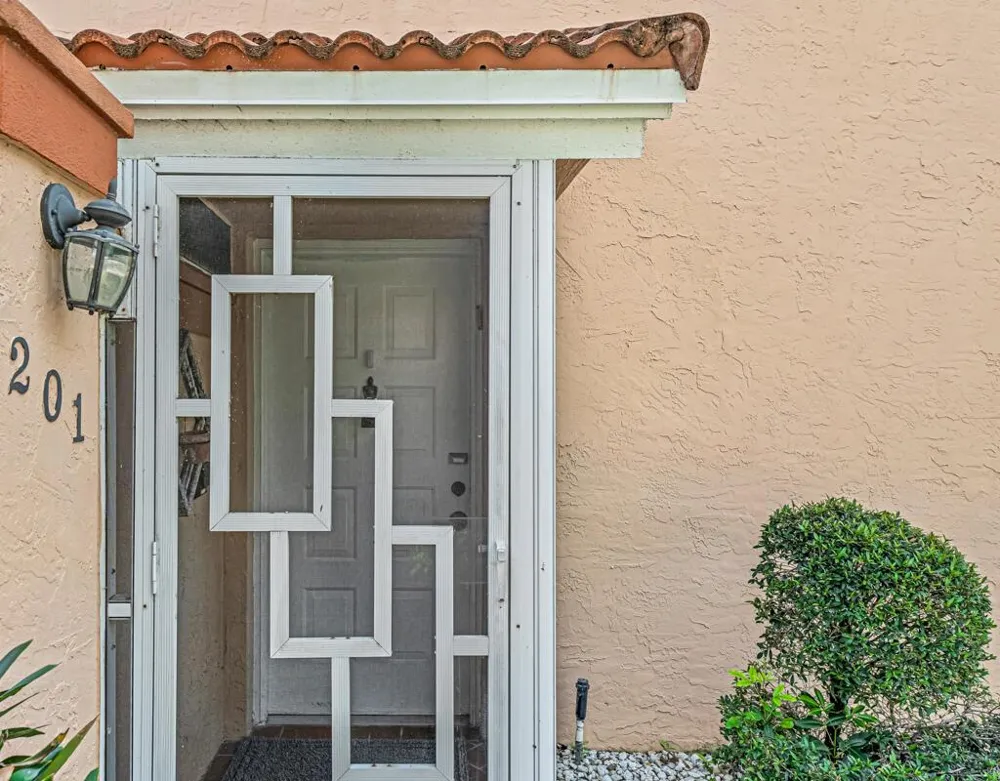 9805 Shadybrook 201 Drive #201 Boynton Beach, FL 33437