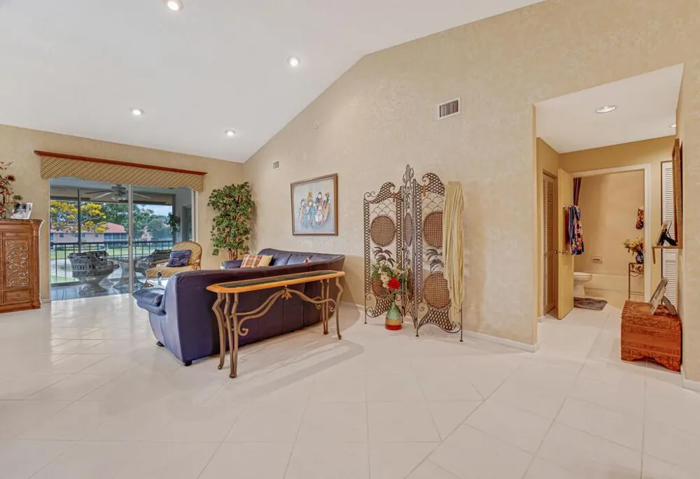 9805 Shadybrook 201 Drive #201 Boynton Beach, FL 33437