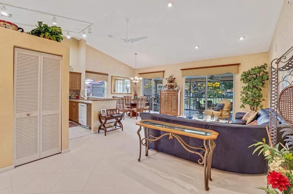 9805 Shadybrook 201 Drive #201 Boynton Beach, FL 33437