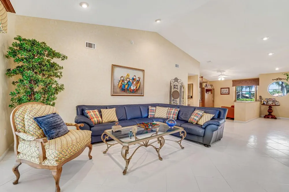 9805 Shadybrook 201 Drive #201 Boynton Beach, FL 33437