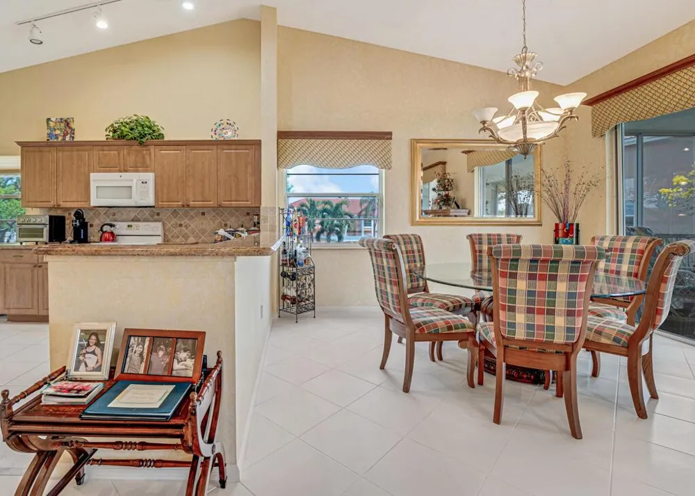 9805 Shadybrook 201 Drive #201 Boynton Beach, FL 33437