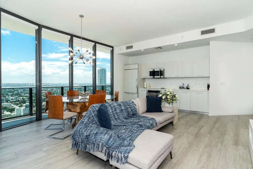 55 SW 9th St #4206 Miami, FL 33130