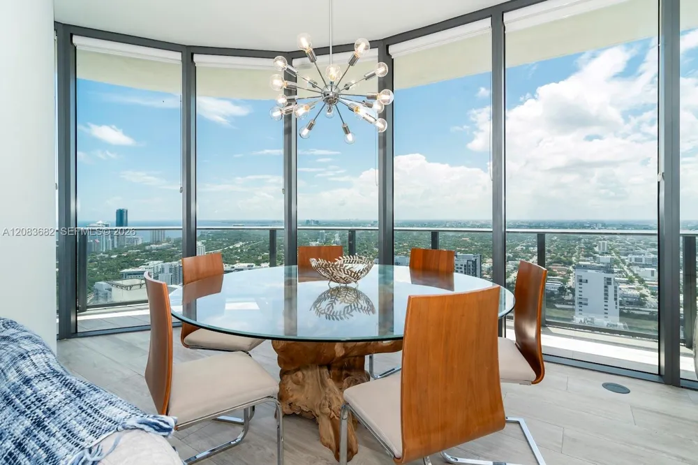 55 SW 9th St #4206 Miami, FL 33130