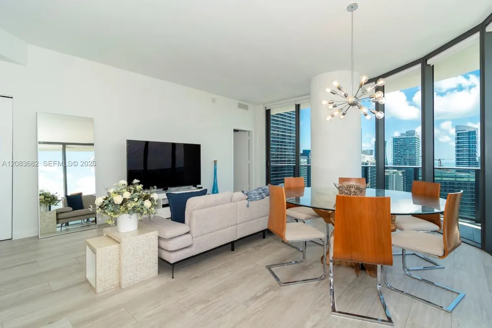 55 SW 9th St #4206 Miami, FL 33130