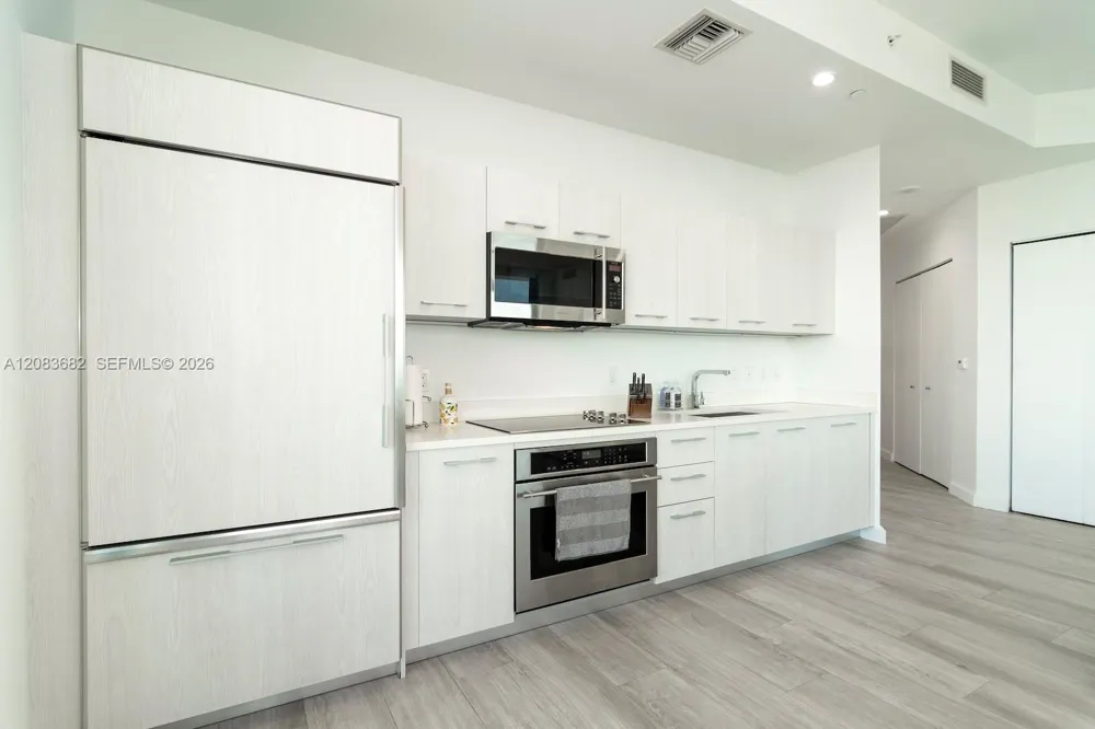 55 SW 9th St #4206 Miami, FL 33130
