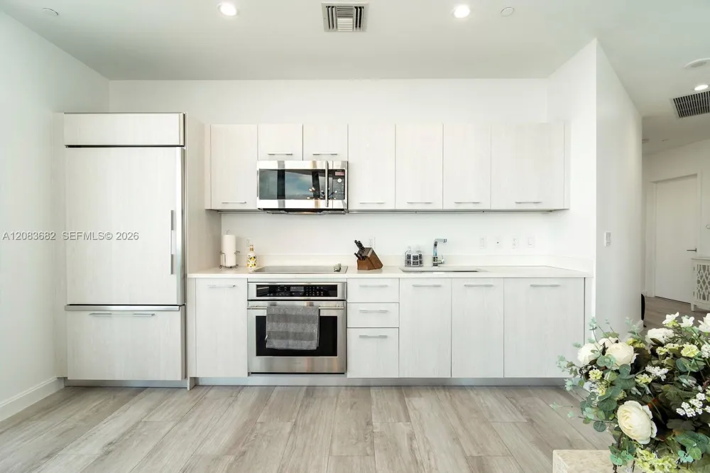 55 SW 9th St #4206 Miami, FL 33130