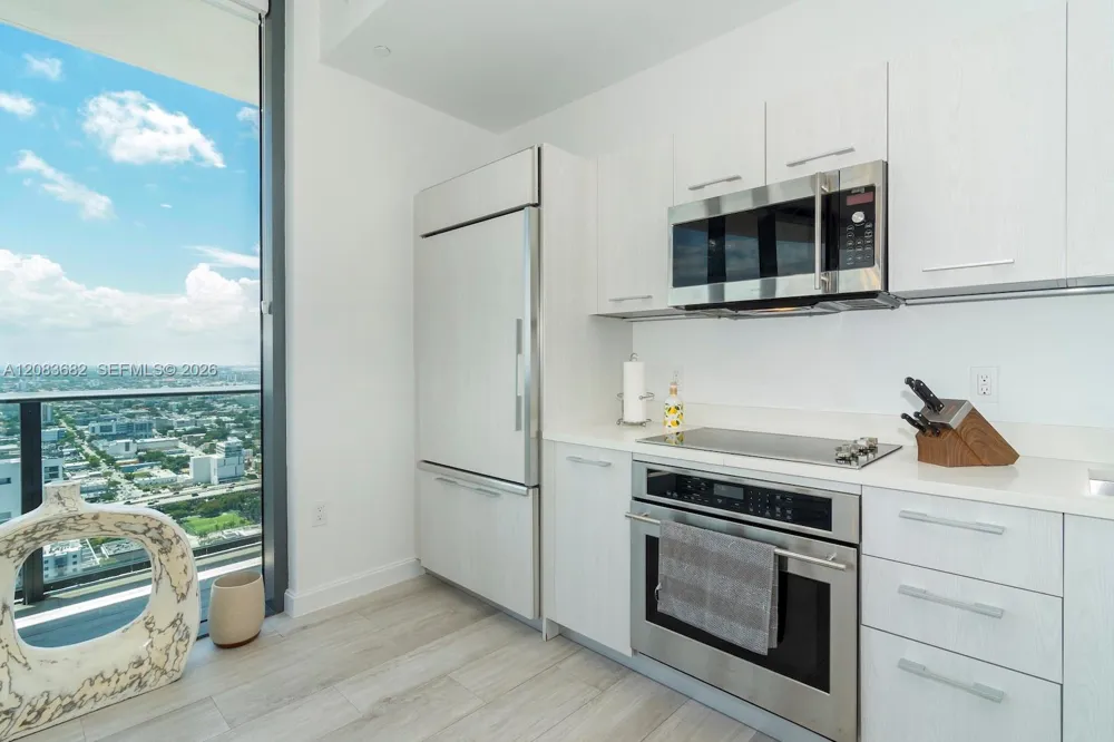 55 SW 9th St #4206 Miami, FL 33130