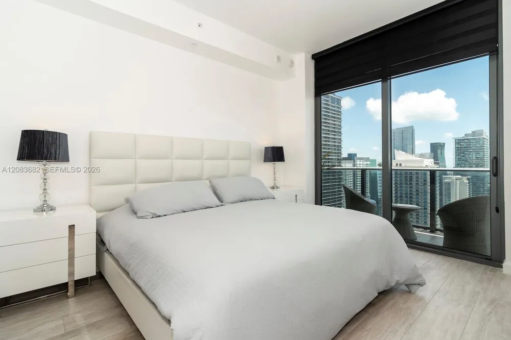 55 SW 9th St #4206 Miami, FL 33130