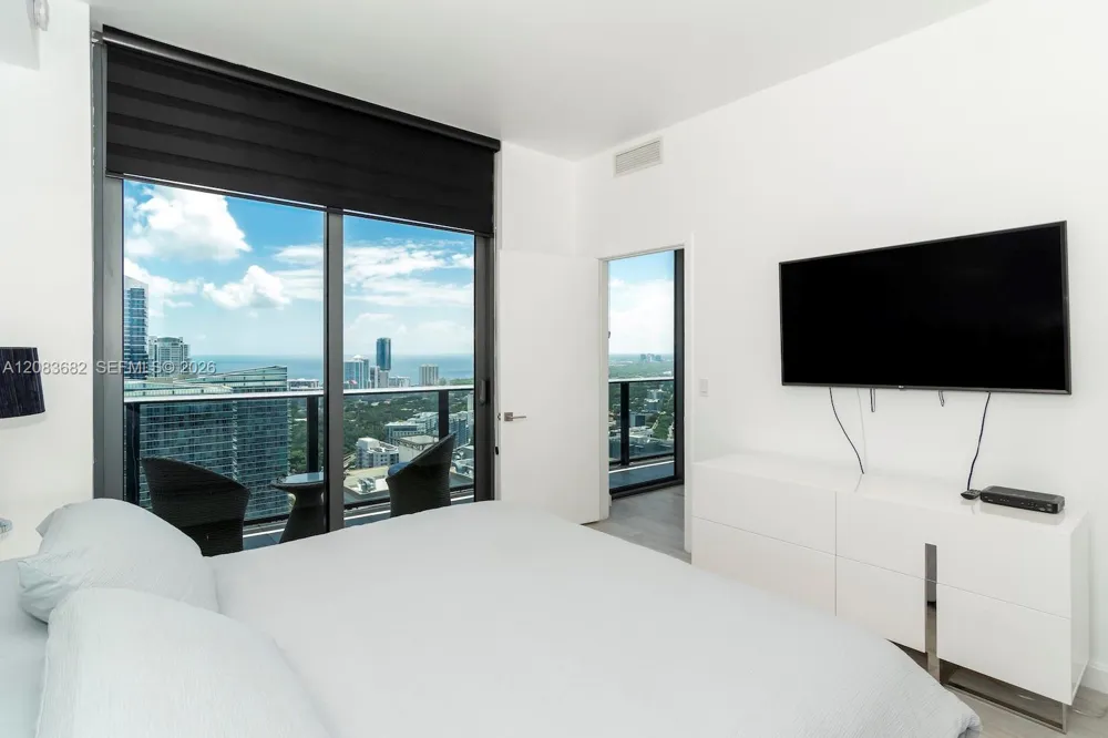 55 SW 9th St #4206 Miami, FL 33130