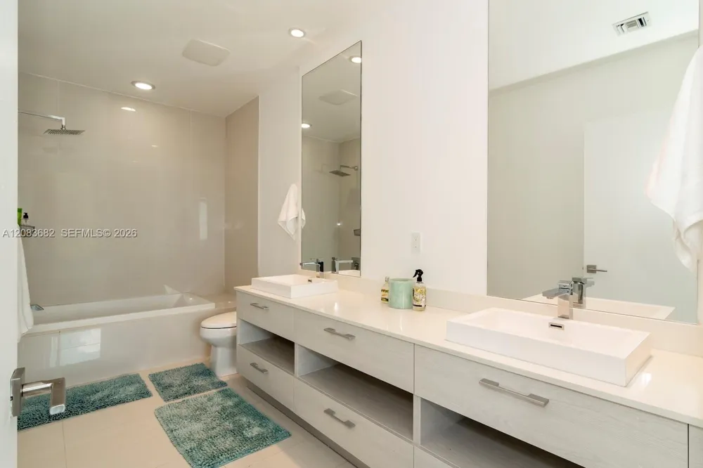 55 SW 9th St #4206 Miami, FL 33130