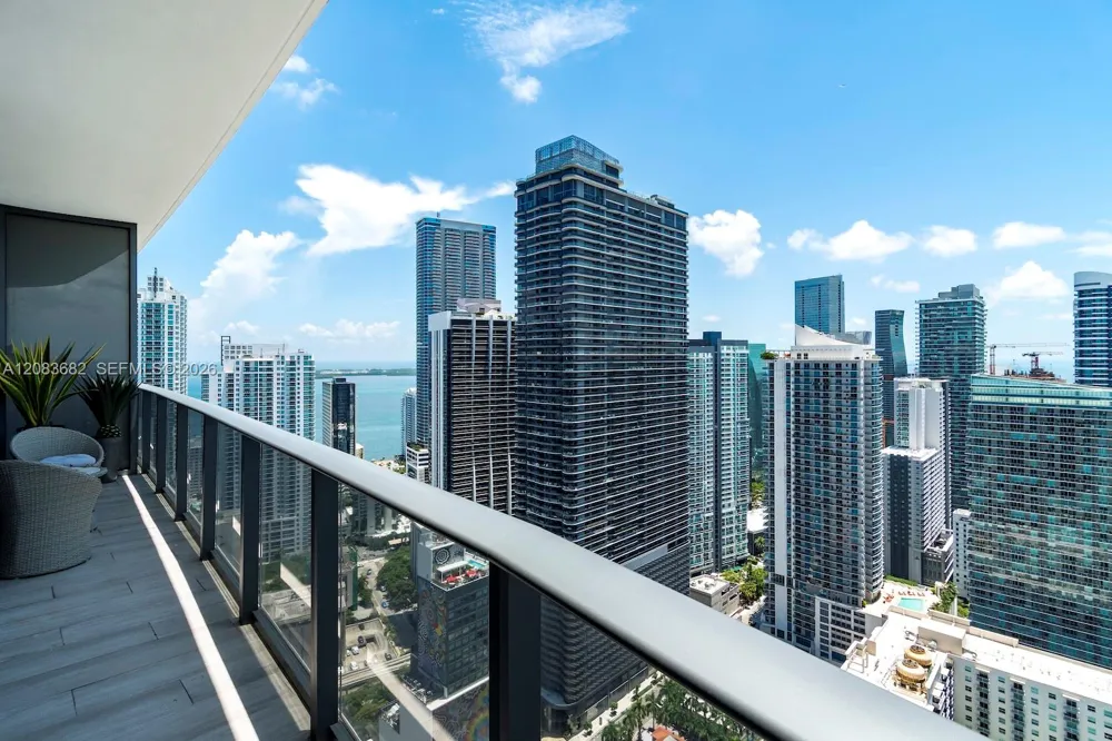 55 SW 9th St #4206 Miami, FL 33130