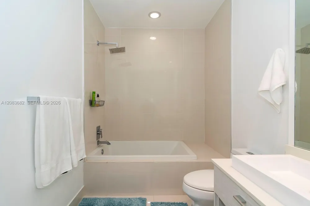 55 SW 9th St #4206 Miami, FL 33130