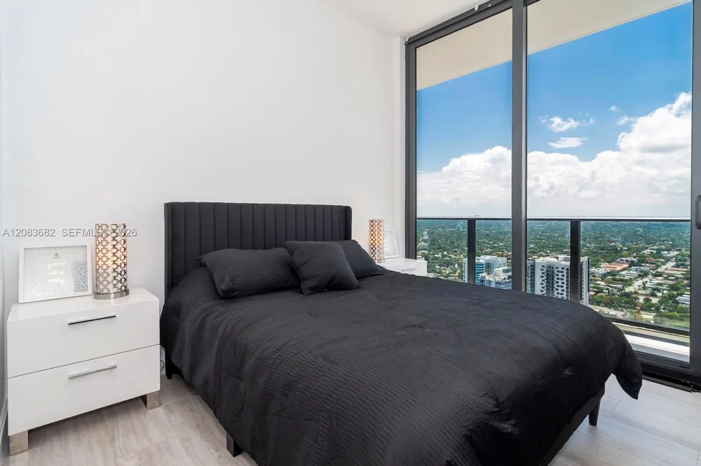 55 SW 9th St #4206 Miami, FL 33130