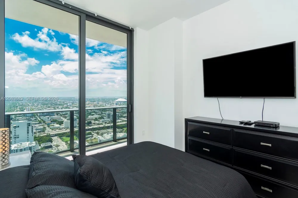 55 SW 9th St #4206 Miami, FL 33130